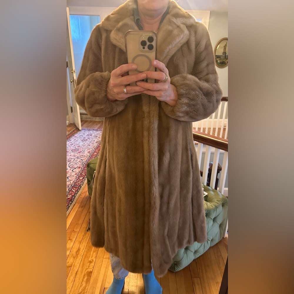 Mon wife vibes, but make it vintage faux!